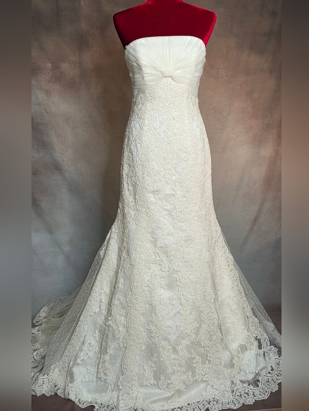 Aire Barcelona Ivory Lace Mermaid Wedding Dress